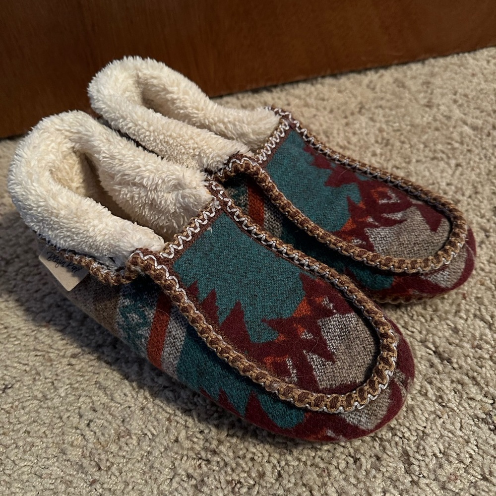 NWOT Blazin Roxx Slippers